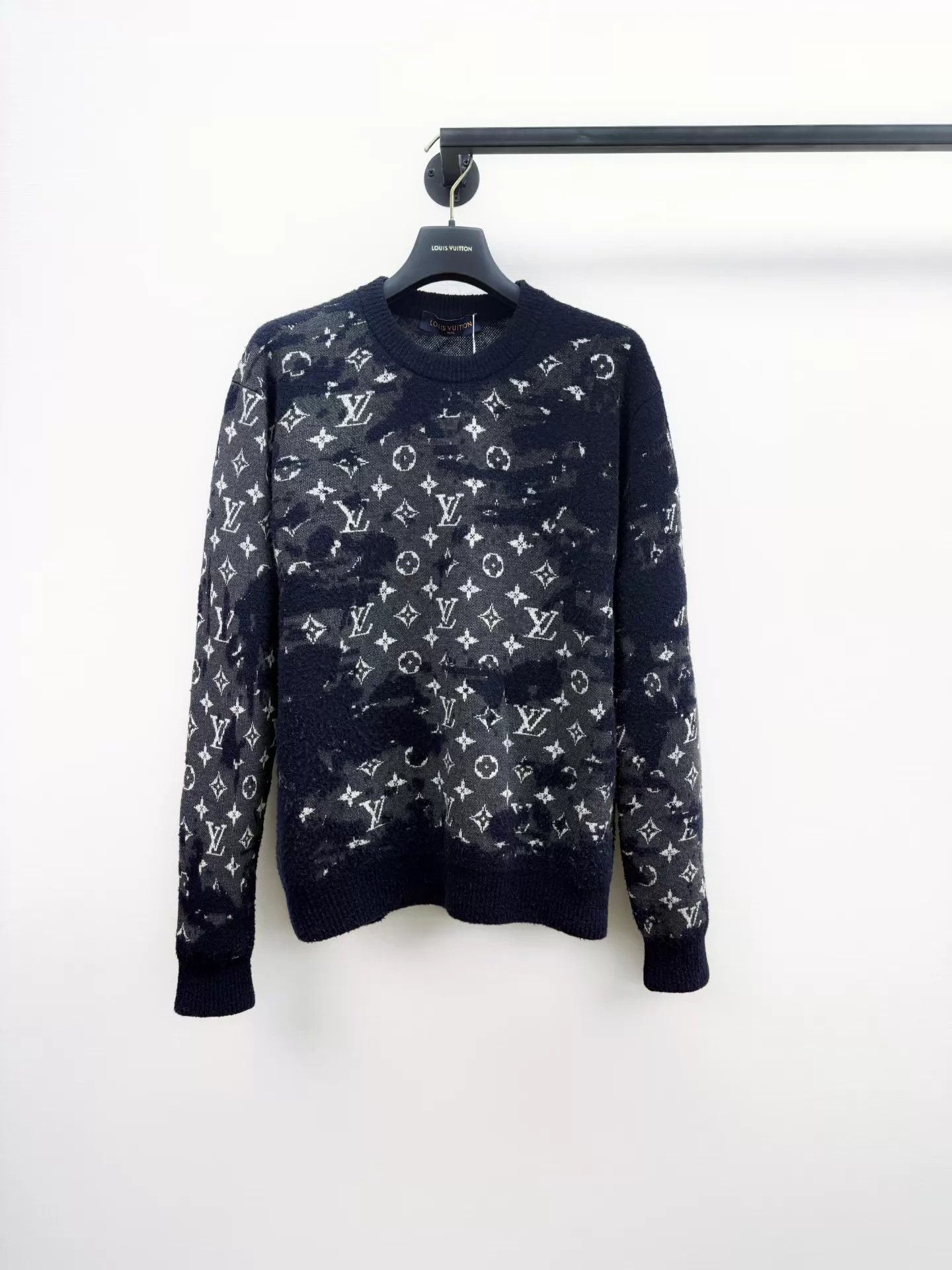 Louis Vuitton LV Monogram All-Over Print Sweater Size M Used Authentic Size M / US 6-8 / IT 42-44 - 1 Thumbnail