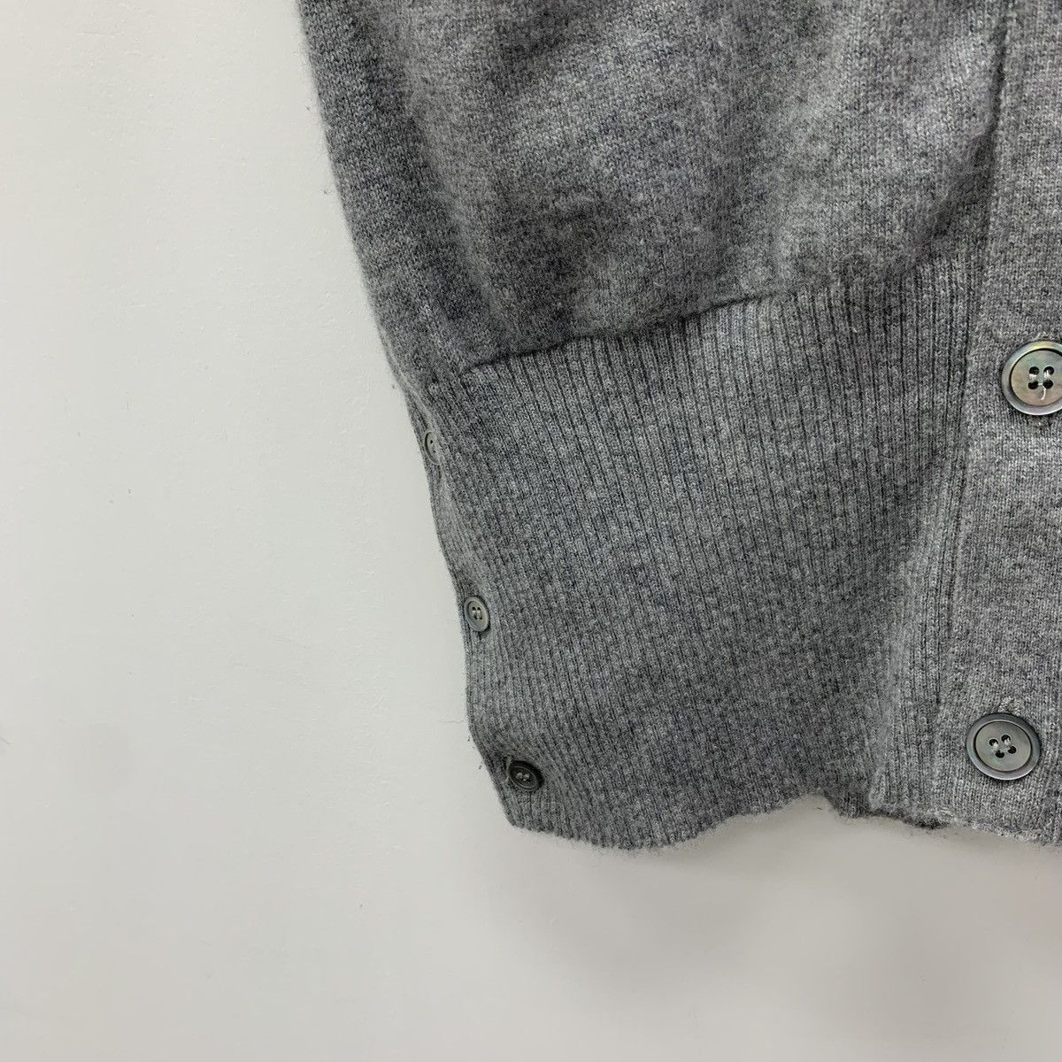 Thom Browne Thom Browne Grey Four-Bar Cashmere V-Neck Knit Vest K26WX Size L / US 10 / IT 46 - 4 Thumbnail