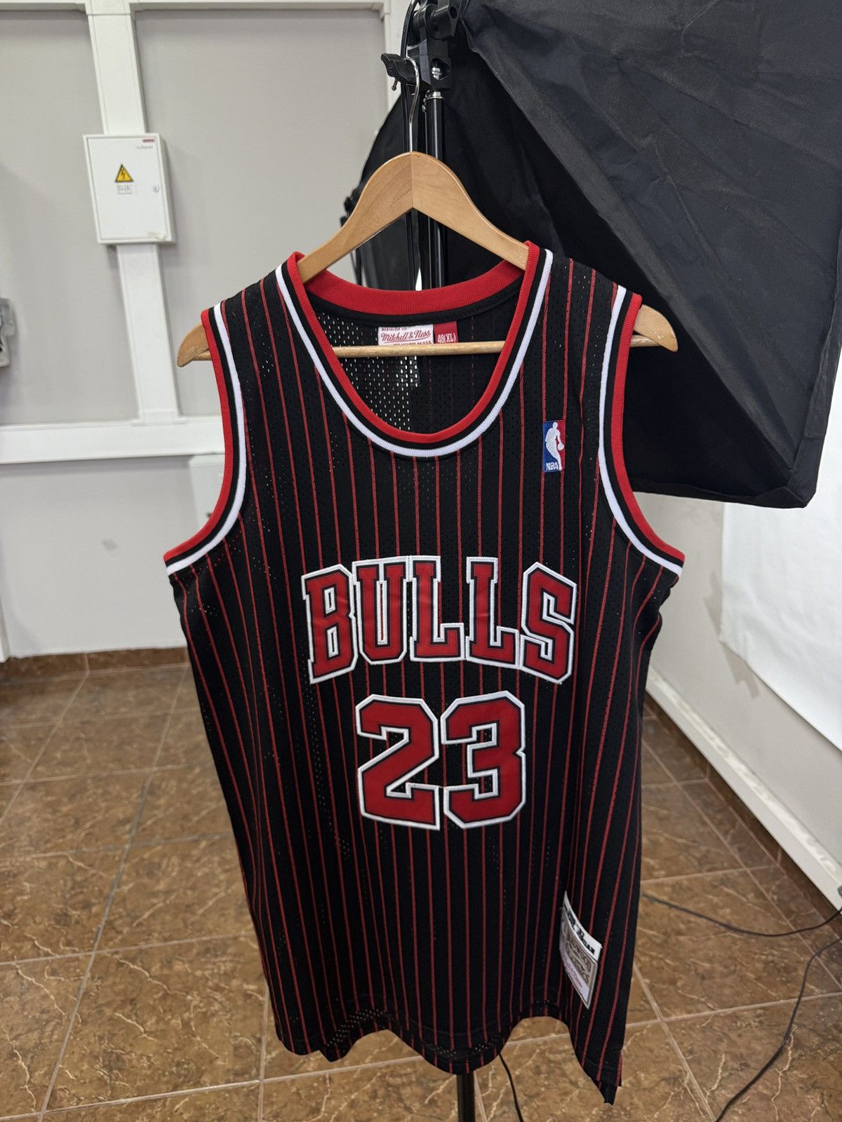 Mitchell & Ness 🇺🇸 Jordan 23 Chicago Bulls Mitchell & Ness Hardwood Classics Size US XL / EU 56 / 4 - 1 Thumbnail