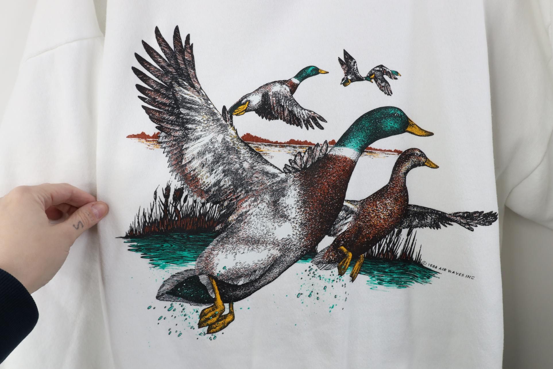 Vintage Vintage 80s Streetwear Duck Crewneck Sweatshirt White USA Size US XL / EU 56 / 4 - 4 Thumbnail