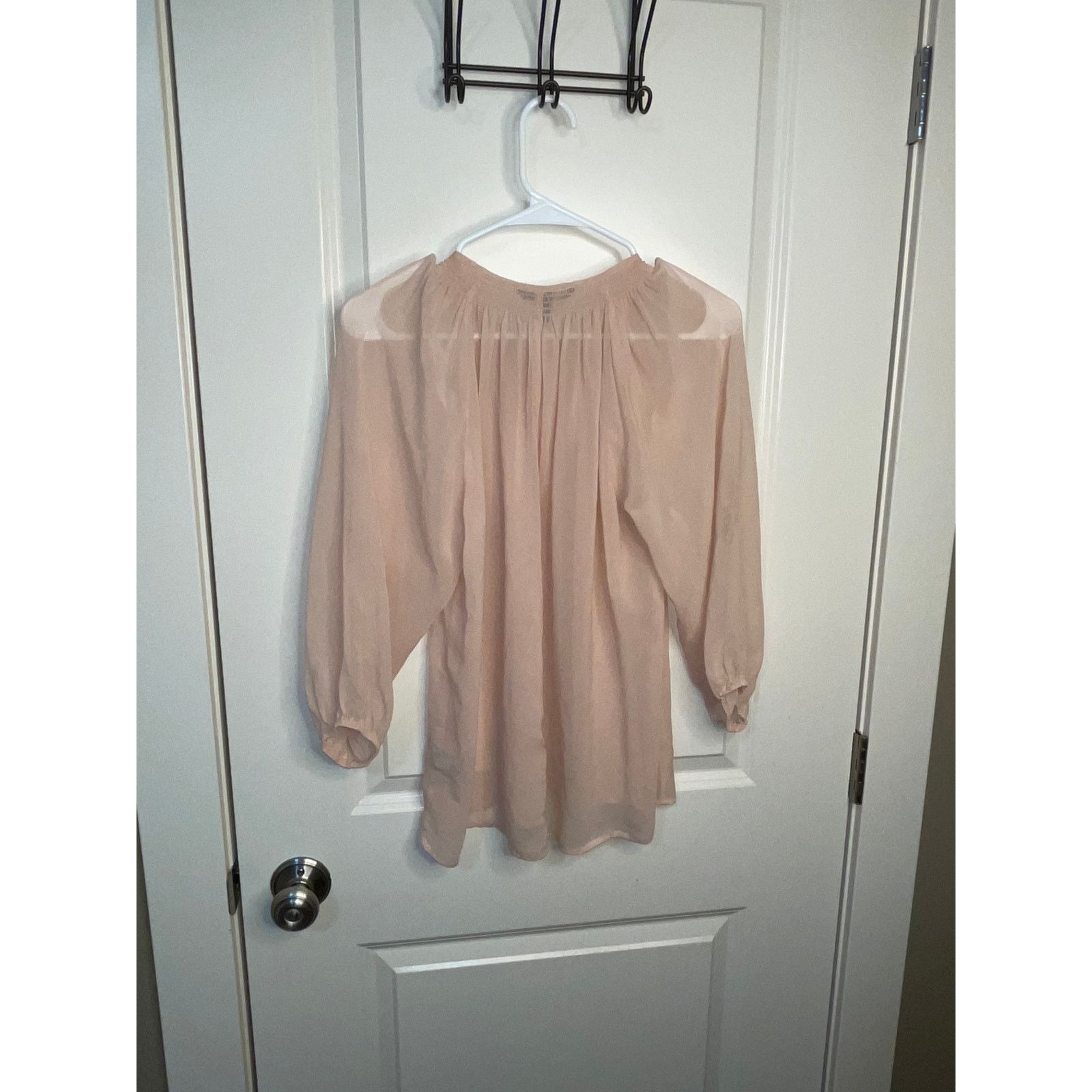 Victoria's Secret Victoria's Secret Pale Pink Sheer Blouse Size Small Size S / US 4 / IT 40 - 2 Thumbnail
