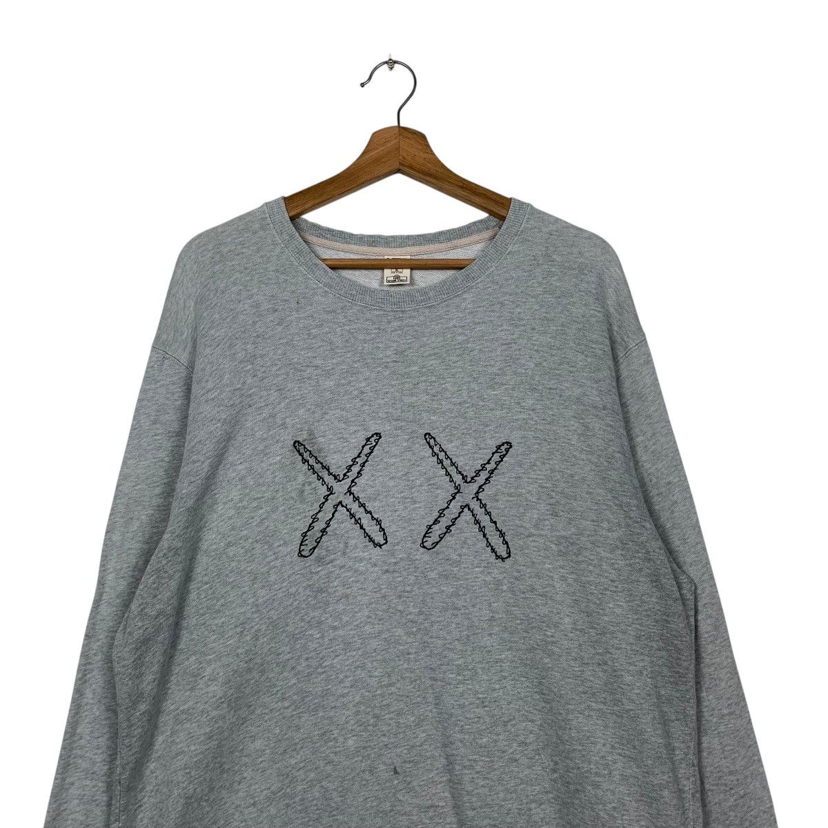 Kaws × Uniqlo Uniqlo Kaws Sesame Street Crewneck Sweatshirt Size US XL / EU 56 / 4 - 2 Thumbnail
