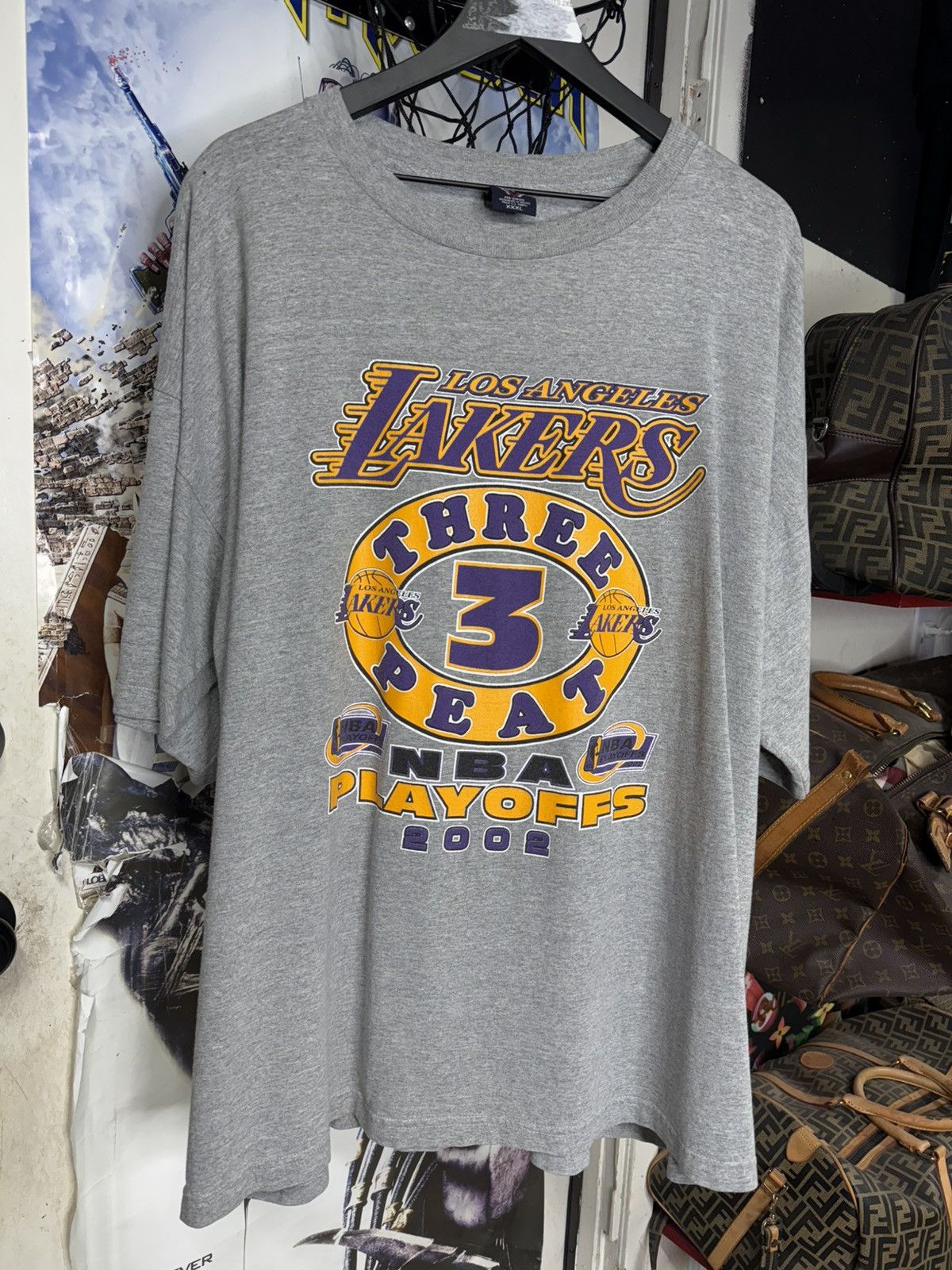 Vintage Vintage 02’ Lakers 3Peat Championship T-Shirt Vtg Size 2XL Size US XXL / EU 58 / 5 - 2 Thumbnail