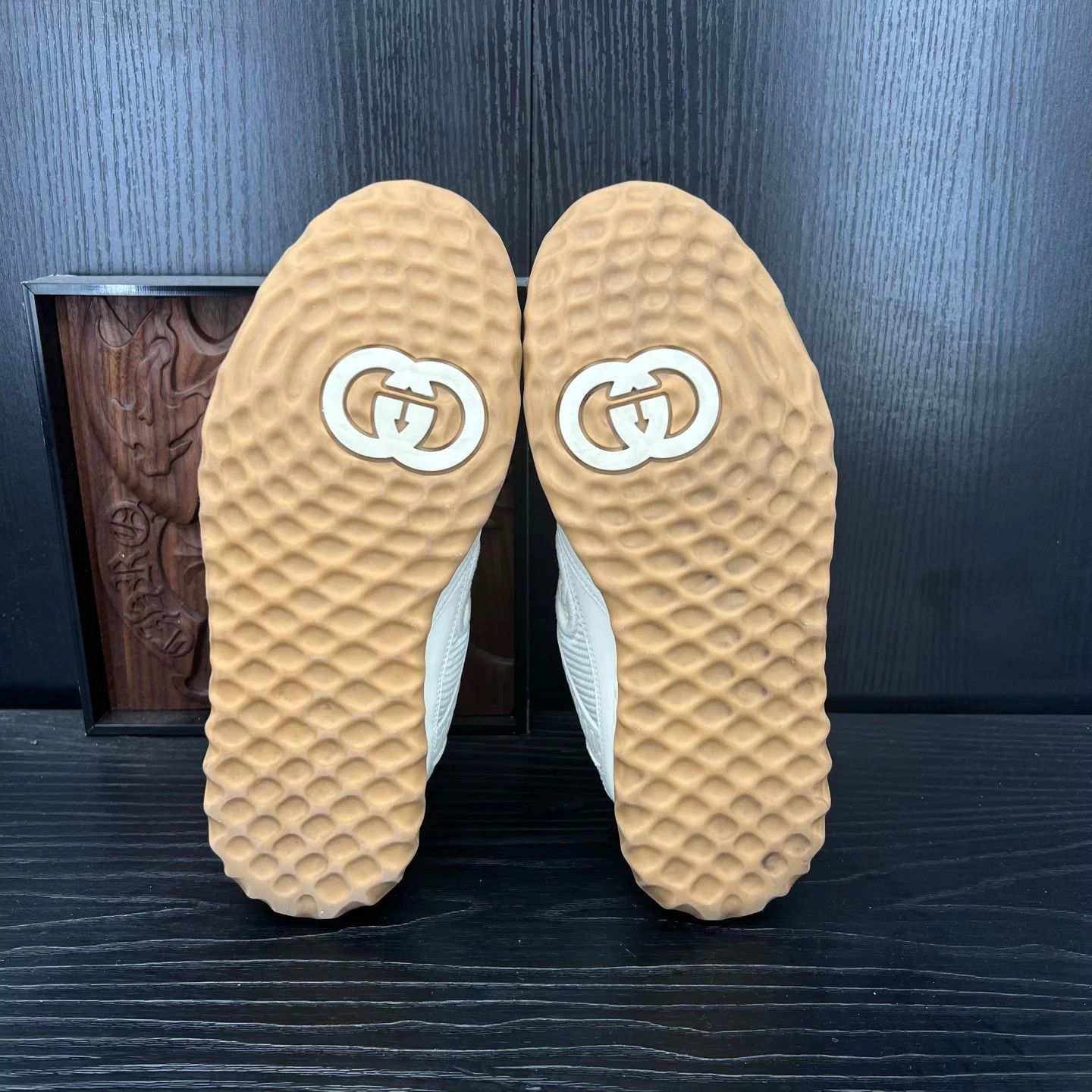Gucci Gucci Mac80 Off-White 37.5 Near Mint Original Box Size US 7 / IT 37 - 8 Thumbnail
