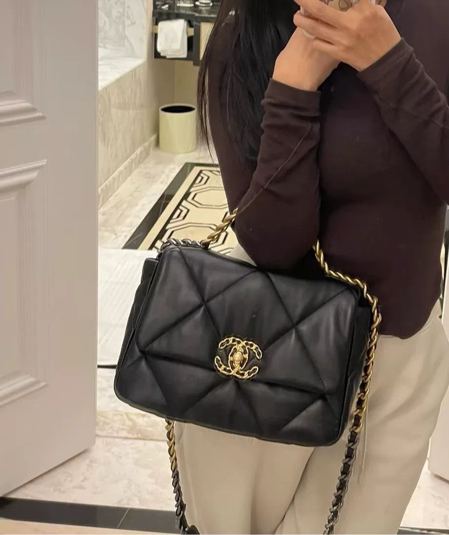 Chanel Chanel 19 Bag Black Lambskin Crossbody Size ONE SIZE - 1 Thumbnail
