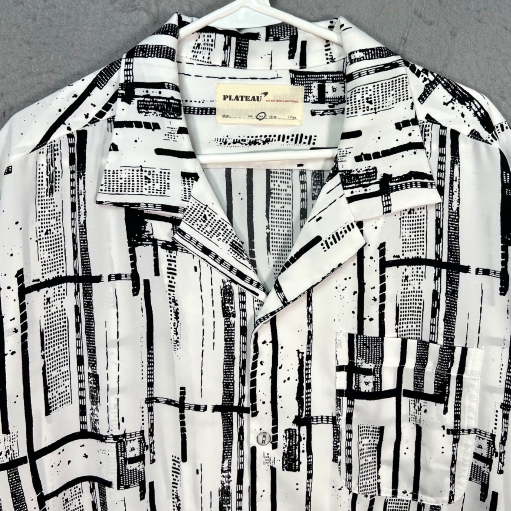 Vintage VINTAGE Plateau Shirt Mens 2XL White Abstract Short Sleeve Button-Up Shirt Size US XXL / EU 58 / 5 - 5 Thumbnail