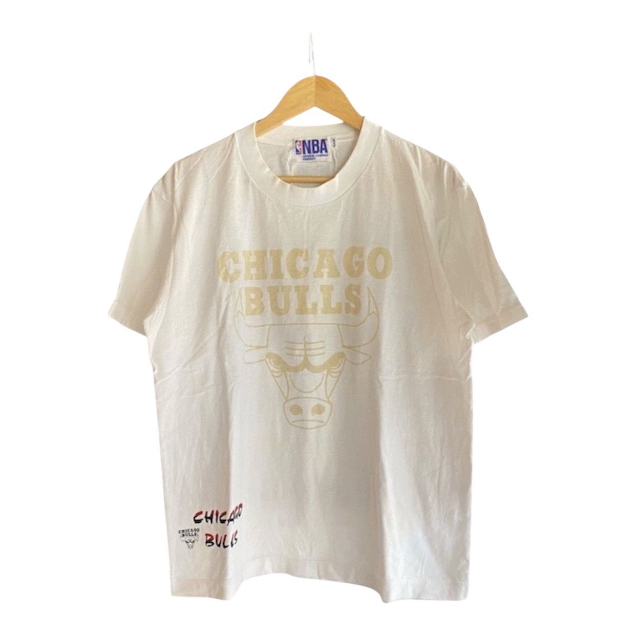 NBA Vintage 90s Chicago Bulls NBA T-Shirt - Gold Foil Bull Logo Size US L / EU 52-54 / 3 - 1 Thumbnail