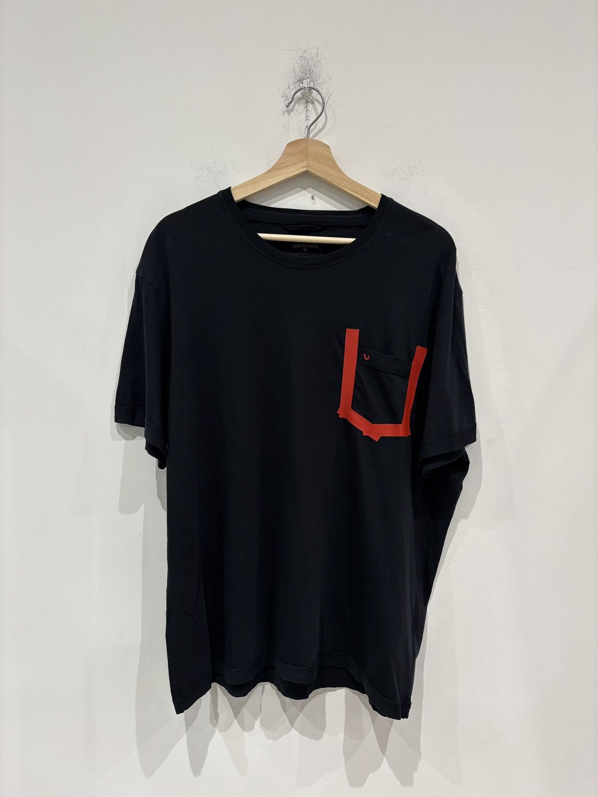 True Religion True Religion Pocket Tee Red/Black Size: XL Size US XL / EU 56 / 4 - 1 Thumbnail