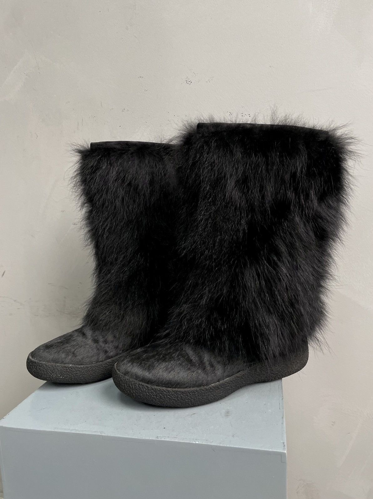 If Six Was Nine Rare 2000s real fur If Six Was Nine fuzzy boots shoes Size US 6.5 / IT 36.5 - 6 Thumbnail