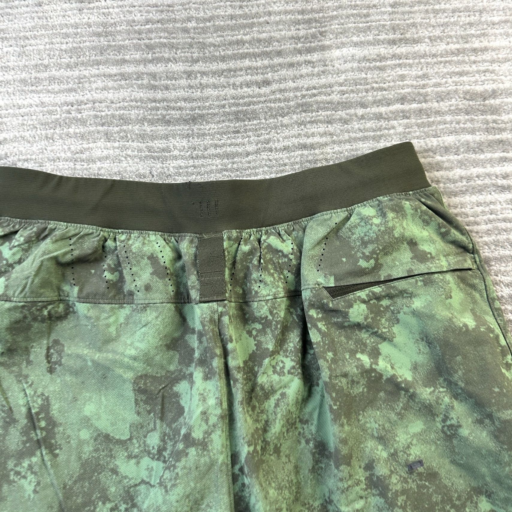 Lululemon Lululemon Shorts Mens Medium Green Camo License To Train Lined Gym Running Size US 28 / EU 44 - 5 Thumbnail