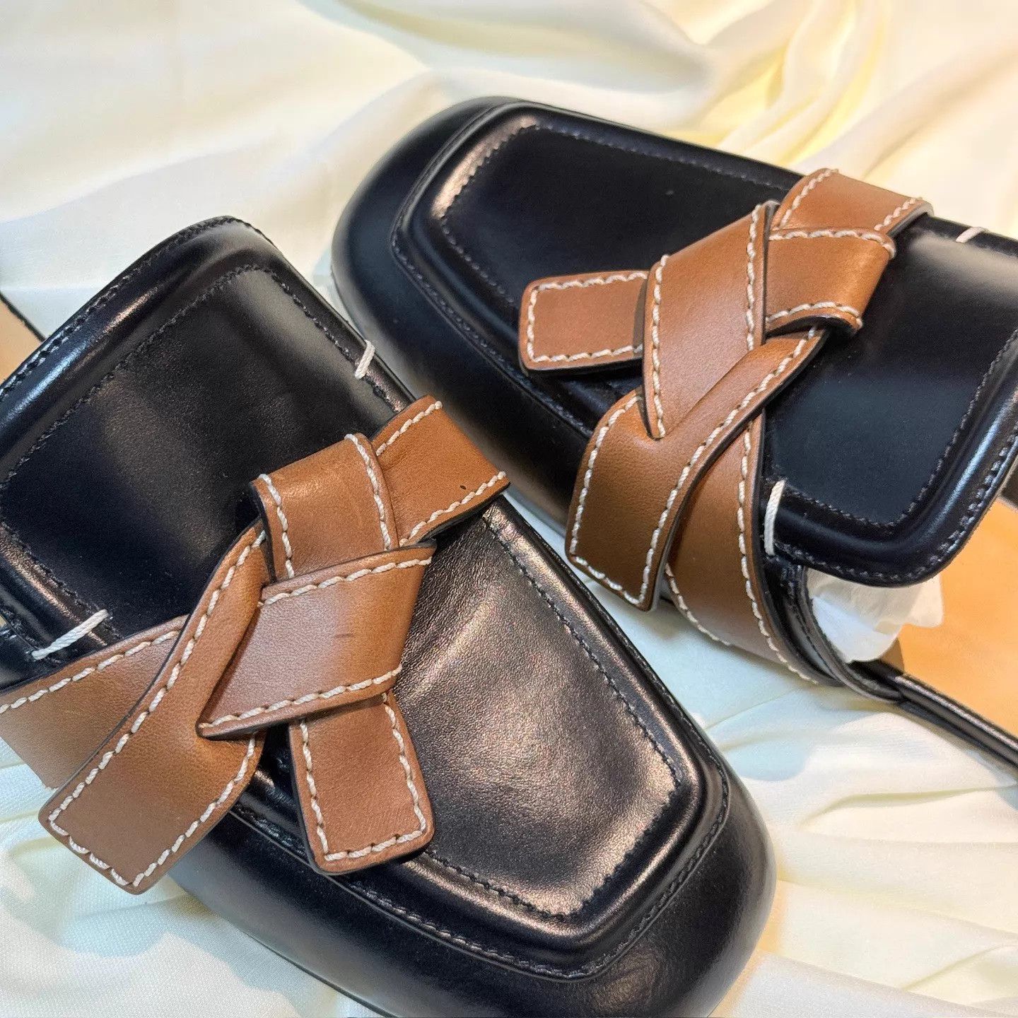 Loewe Loewe Black/Brown Knotted Mules Size 36 New nh3058 Size US 5.5 / IT 35.5 - 8 Thumbnail