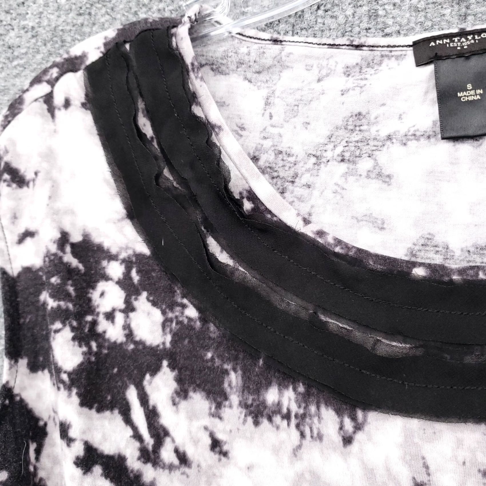 Ann Taylor Ann Taylor Womens Small White Black Tie Dye Short Sleeve Top Cotton Size S / US 4 / IT 40 - 5 Thumbnail