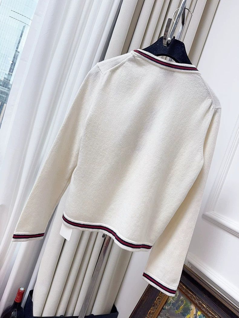 Chanel Chanel Beige Number 5 Cashmere Sweater Size M / US 6-8 / IT 42-44 - 2 Thumbnail