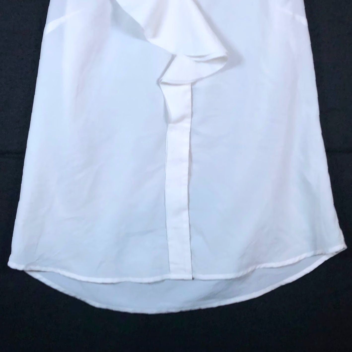 Banana Republic banana republic Womens Blouse White V Neck Ruffle Front Sleeveless Small Size S / US 4 / IT 40 - 3 Thumbnail