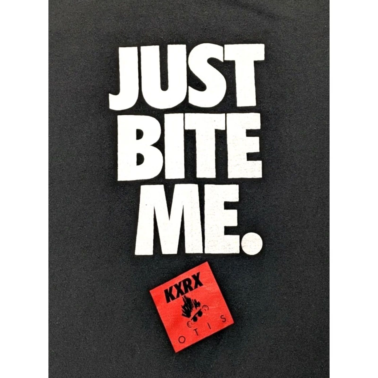 Fruit Of The Loom VINTAGE Nike Just Bite Me Shirt Large Black Made In USA Single Stitch Parody KXRX Otis Size US L / EU 52-54 / 3 - 2 Thumbnail