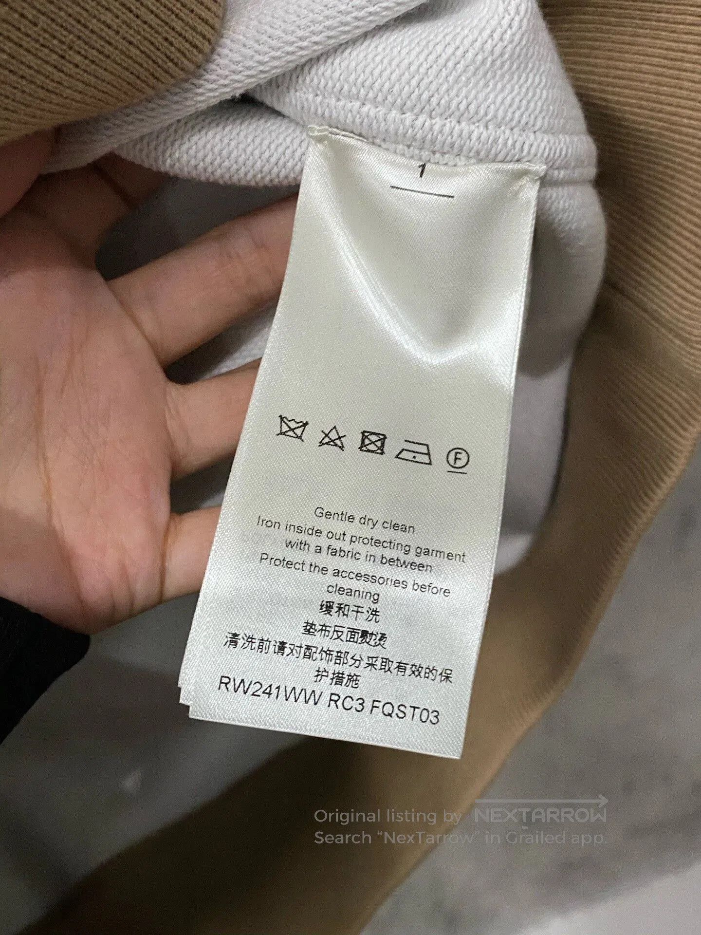 Louis Vuitton louis vuitton velvet logo hoodie. Size S / US 4 / IT 40 - 6 Thumbnail
