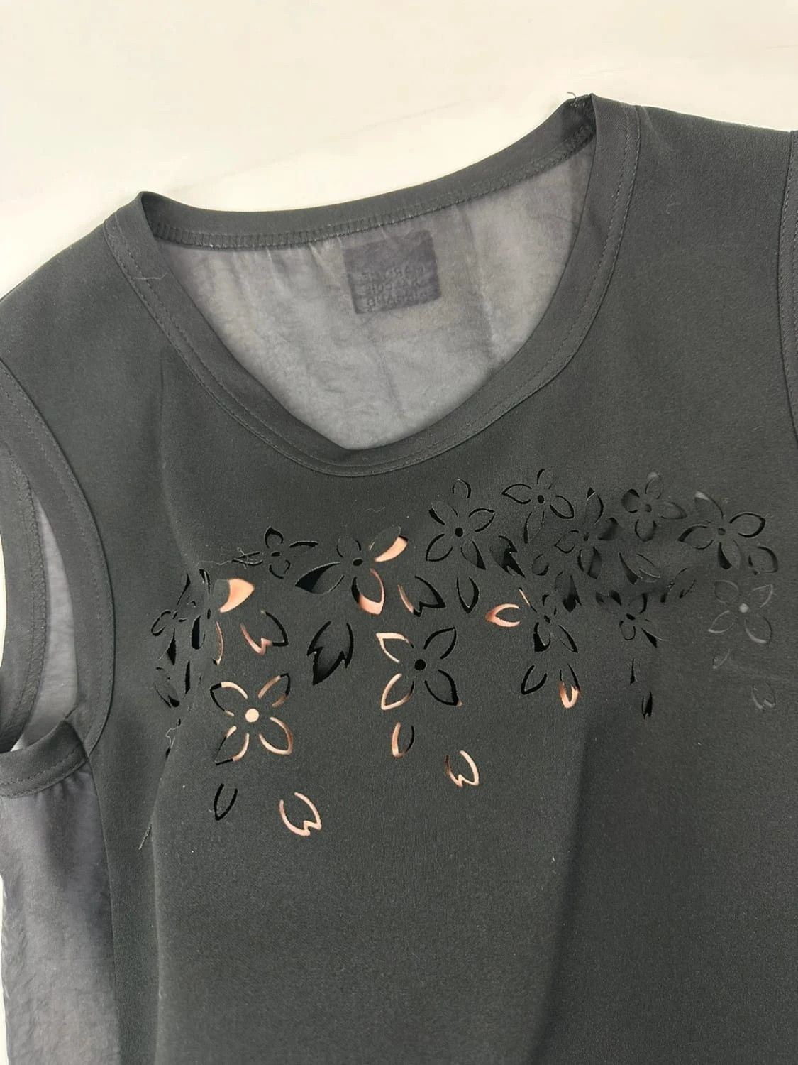 Marithe + Francois Girbaud Marithé + Francois Girbaud 90’s Black Flower Laser Cut Top Size US S / EU 44-46 / 1 - 6 Thumbnail