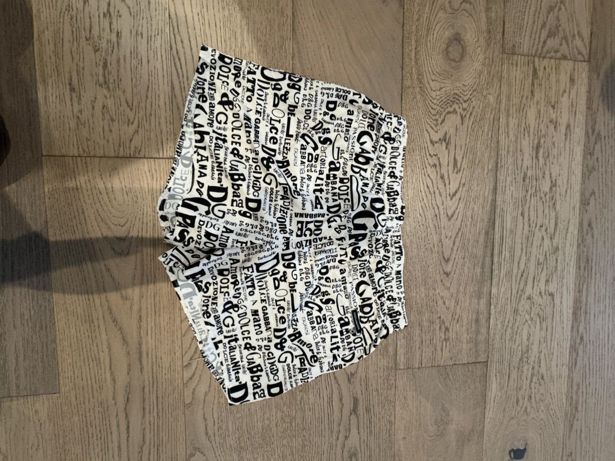 Dolce & Gabbana Dolce & Gabbana Graffiti Logo Shorts – Rare Print Size US 36 / EU 52 - 3 Thumbnail