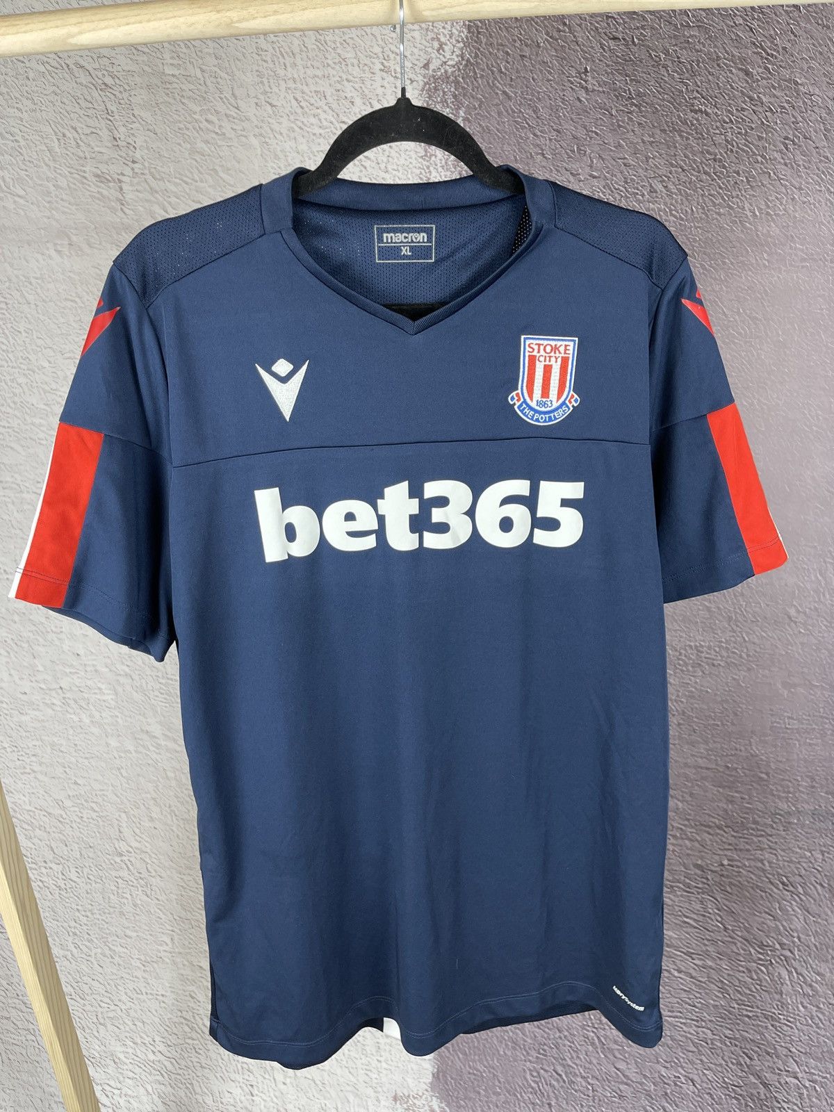 Macron STOKE CITY FOOTBALL SHIRT JERSEY TRAINING MACRON Size US XL / EU 56 / 4 - 3 Thumbnail