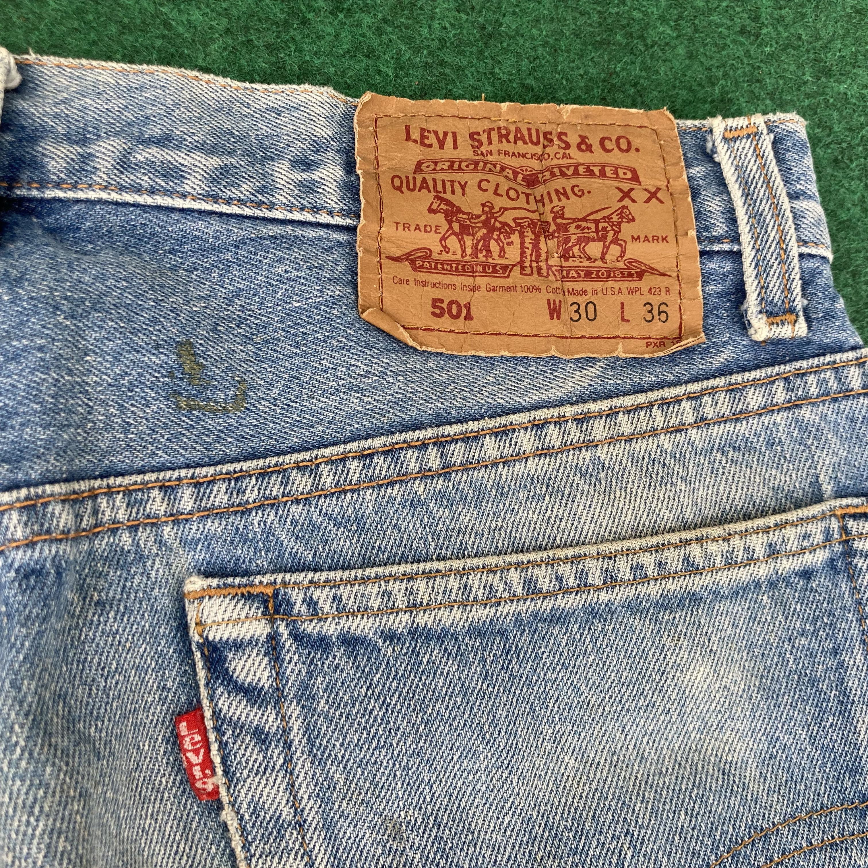 Levi's 28x31.5 Vintage Levis 501 Button Fly Blue Denim 28 Jeans Size US 28 / EU 44 - 13 Thumbnail