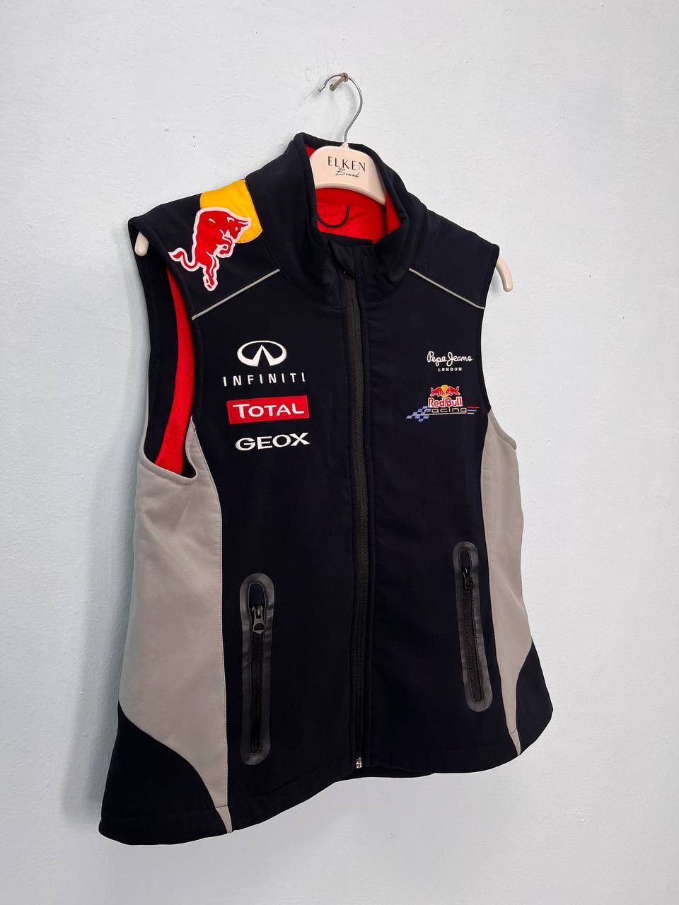 Other F1 Red Bull Racing Supply Pere Pere Vest M REDBULL Size US M / EU 48-50 / 2 - 2 Thumbnail
