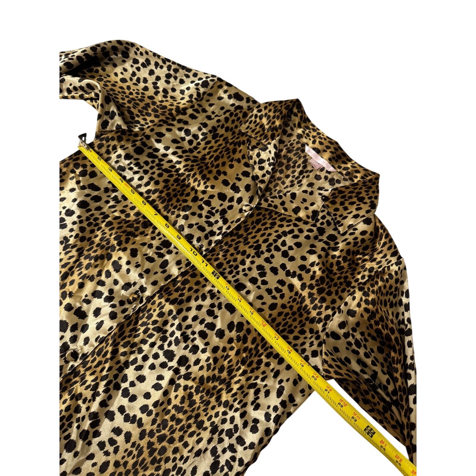 Victoria's Secret Cheetah Print Long Sleeve Pajama Shirt Button Down Size ONE SIZE - 4 Thumbnail