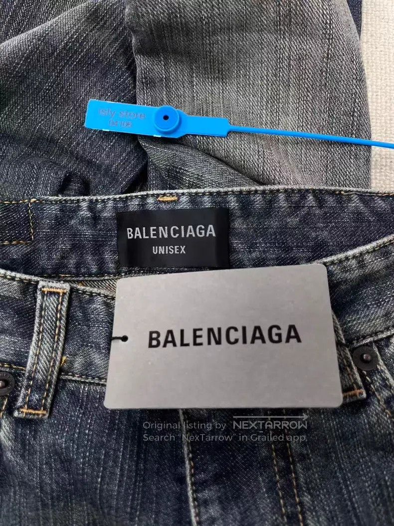Balenciaga Balenciaga size XS Distressed Mid Rise Casual Flare Jeans Size 26" / US 2 / IT 38 - 4 Thumbnail
