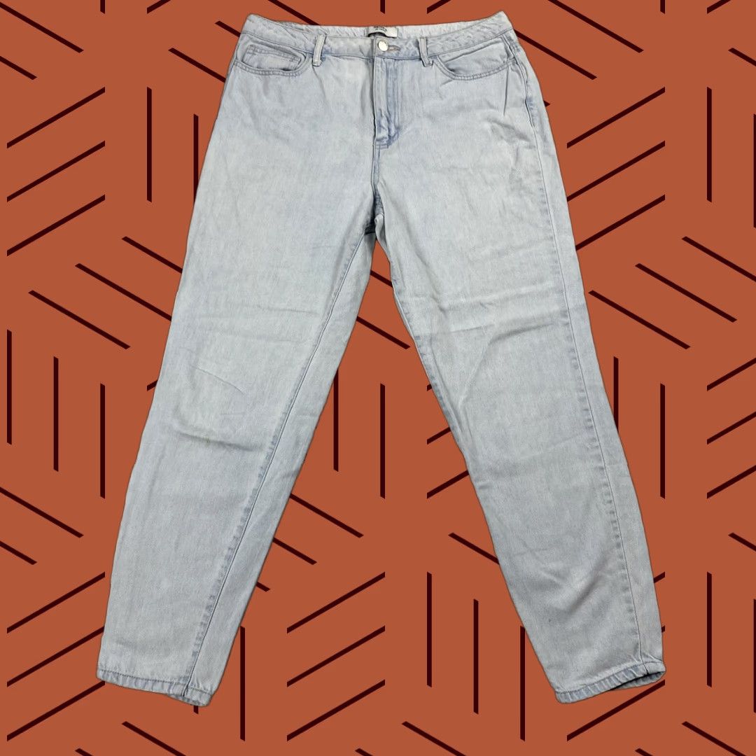 Forever 21 FOREVER 21 Light Wash Slim Tapered Jeans Womens Size 32 Blue Denim Classic Size 24" / US 00 / IT 34 - 1 Thumbnail
