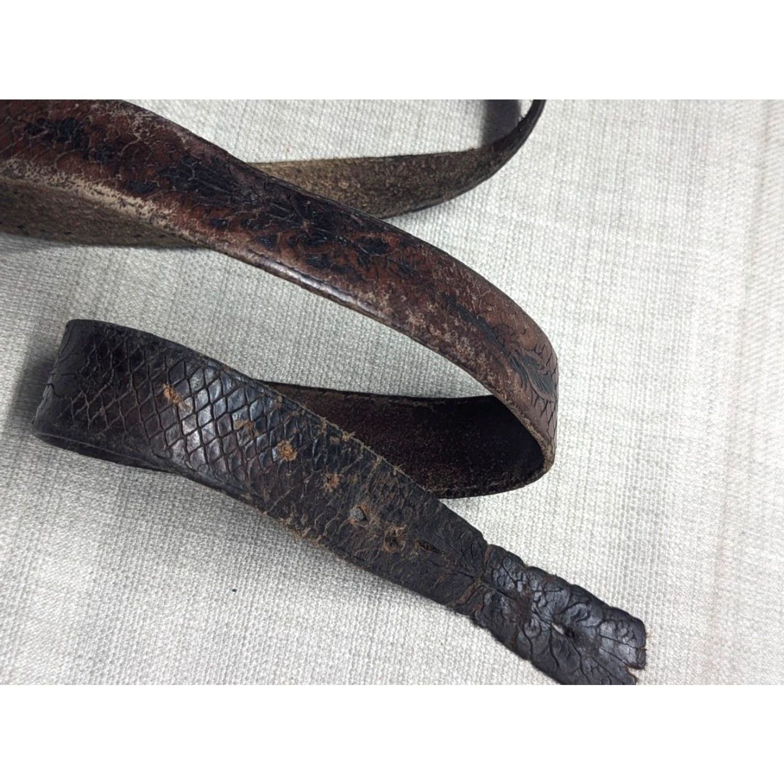 Vintage VINTAGE handcrafted leather western belt 34 Men Brown Patina Tooled 1950s rustic buckle belt 34 Mens Size 34 - 2 Thumbnail