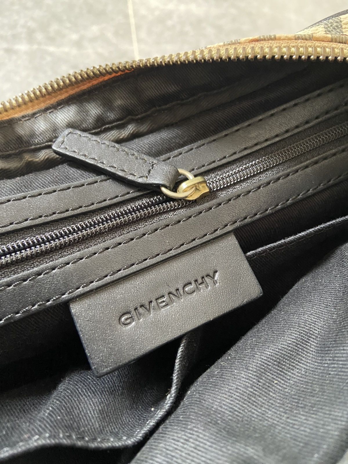 Givenchy Vintage GIVENCHY Monogram Clutch Bag Size ONE SIZE - 8 Thumbnail
