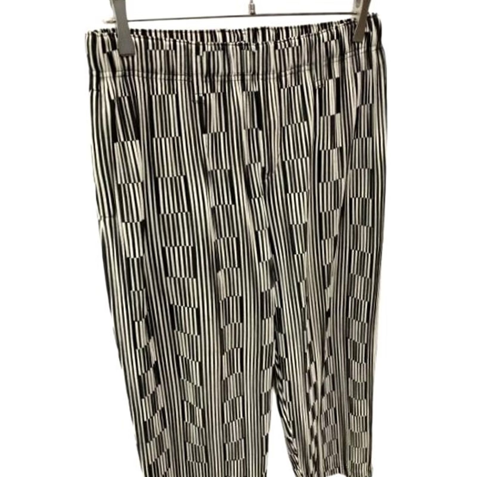 Issey Miyake ISSEY MIYAKE HOLOGRAM PLEATED PANTS MEN WHITE x BLACK SIZE M USED Size US 33 - 3 Thumbnail