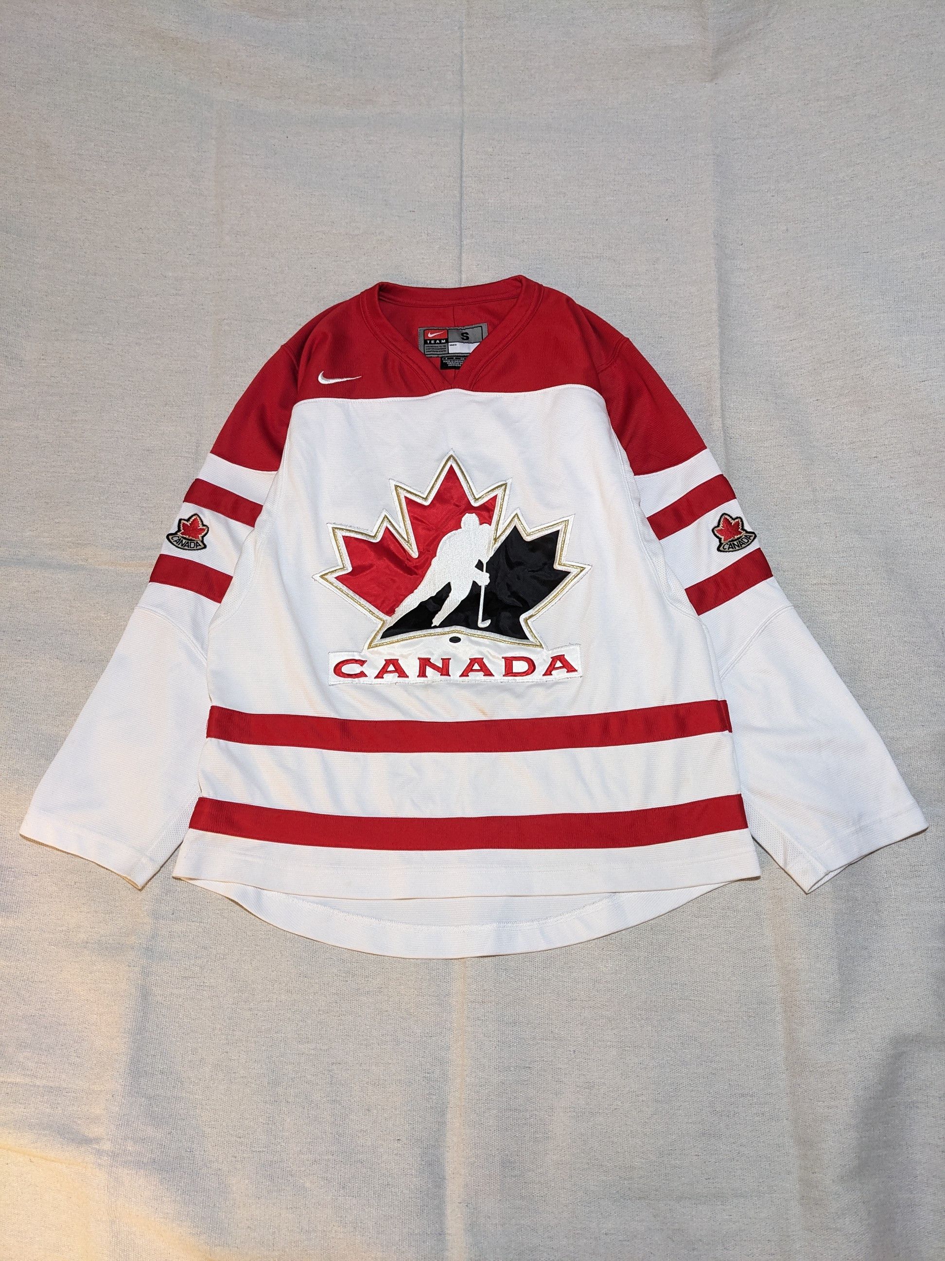 image of Nike x Vintage Team Canada Juniors Jersey Men's S in Red White (Size Small)