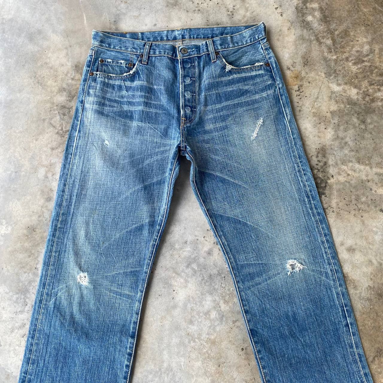 Levi's Vintage Clothing W35X32 VINTAGE LEVIS 501 JAPAN CLAWMARK DISTRESSED DENIM Size US 35 - 5 Thumbnail