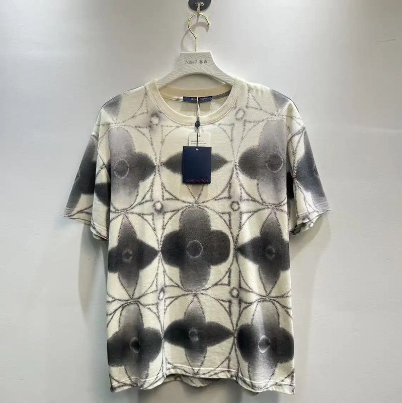 Louis Vuitton Louis Vuitton White Cotton Men's T-Shirt 0089 Size US M / EU 48-50 / 2 - 1 Thumbnail