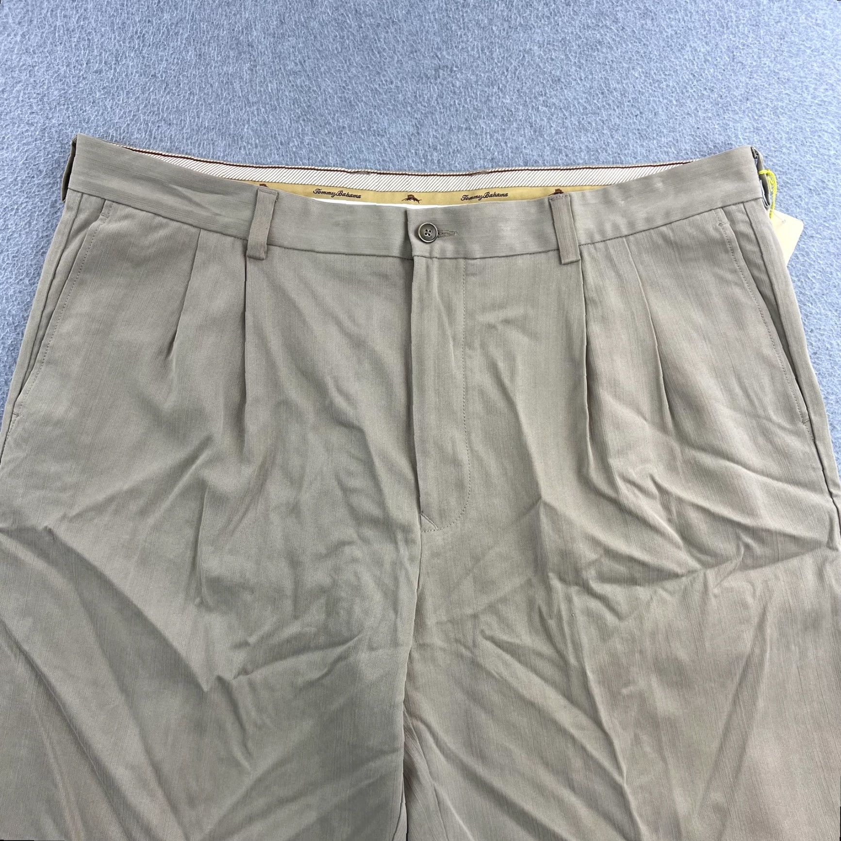 Tommy Bahama Tommy Bahama Shorts Mens 40 Beige Silk Pleated Chino Casual Preppy Adult) Size US 40 / EU 56 - 4 Thumbnail