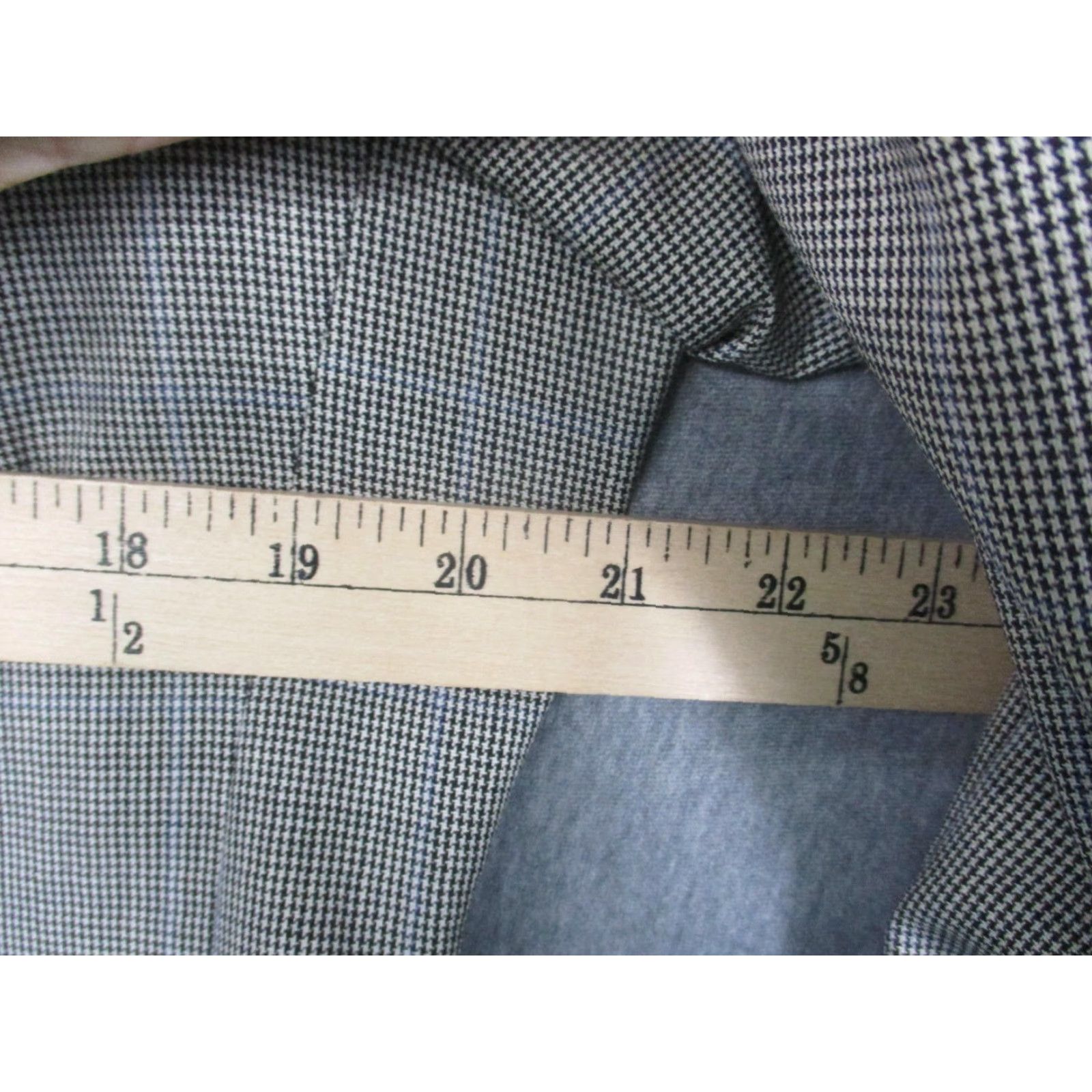 Tommy Hilfiger VINTAGE Tommy Hilfiger Mens Blazer Sport Coat Houndstooth Windowpane Gray 90s Made USA 3-Button Notch Lapel Regular 2 Piece Size 46R - 4 Thumbnail