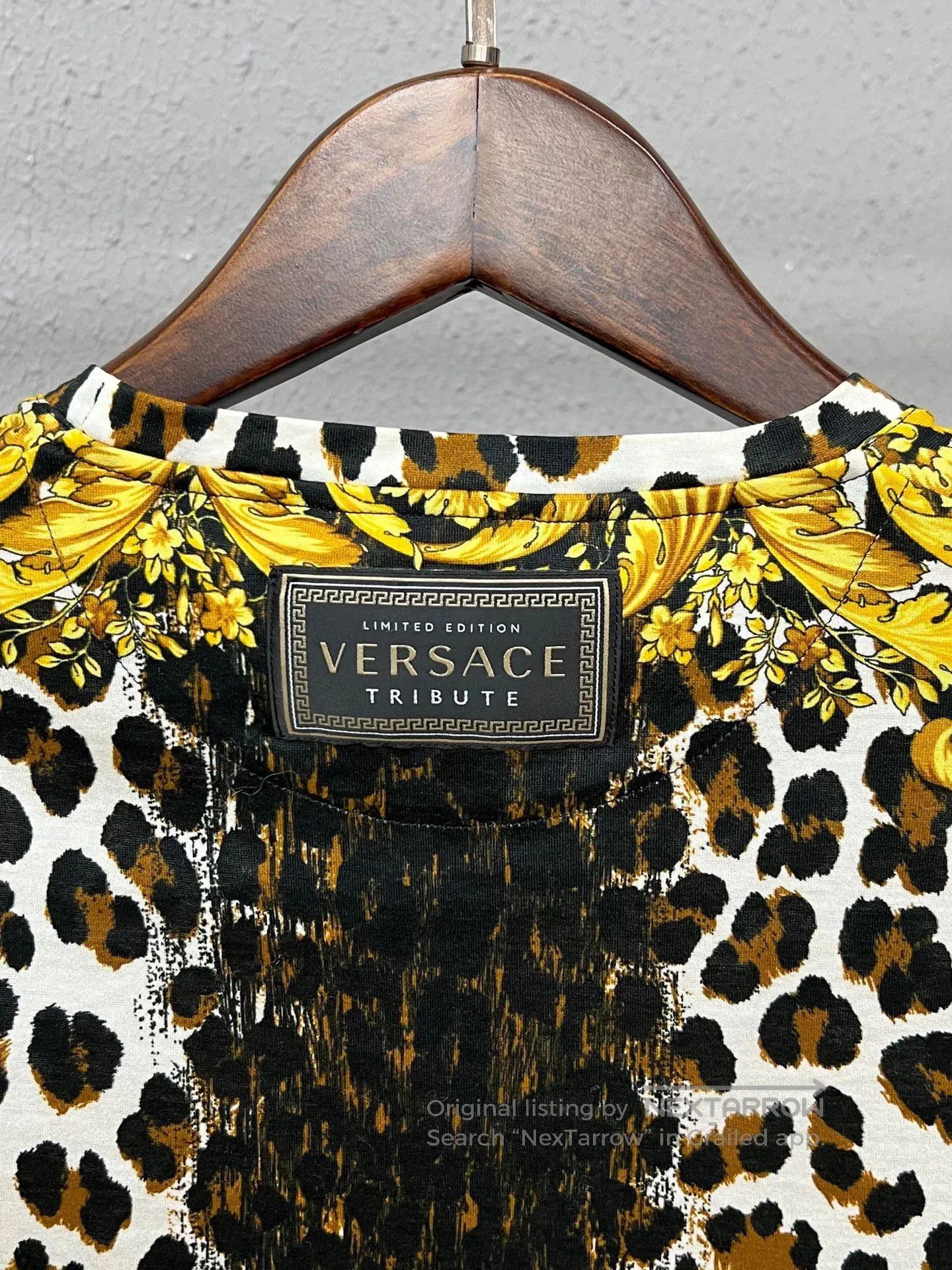 Versace Versace Gold Leopard Print Short-Sleeve. Size XS / US 0-2 / IT 36-38 - 4 Thumbnail