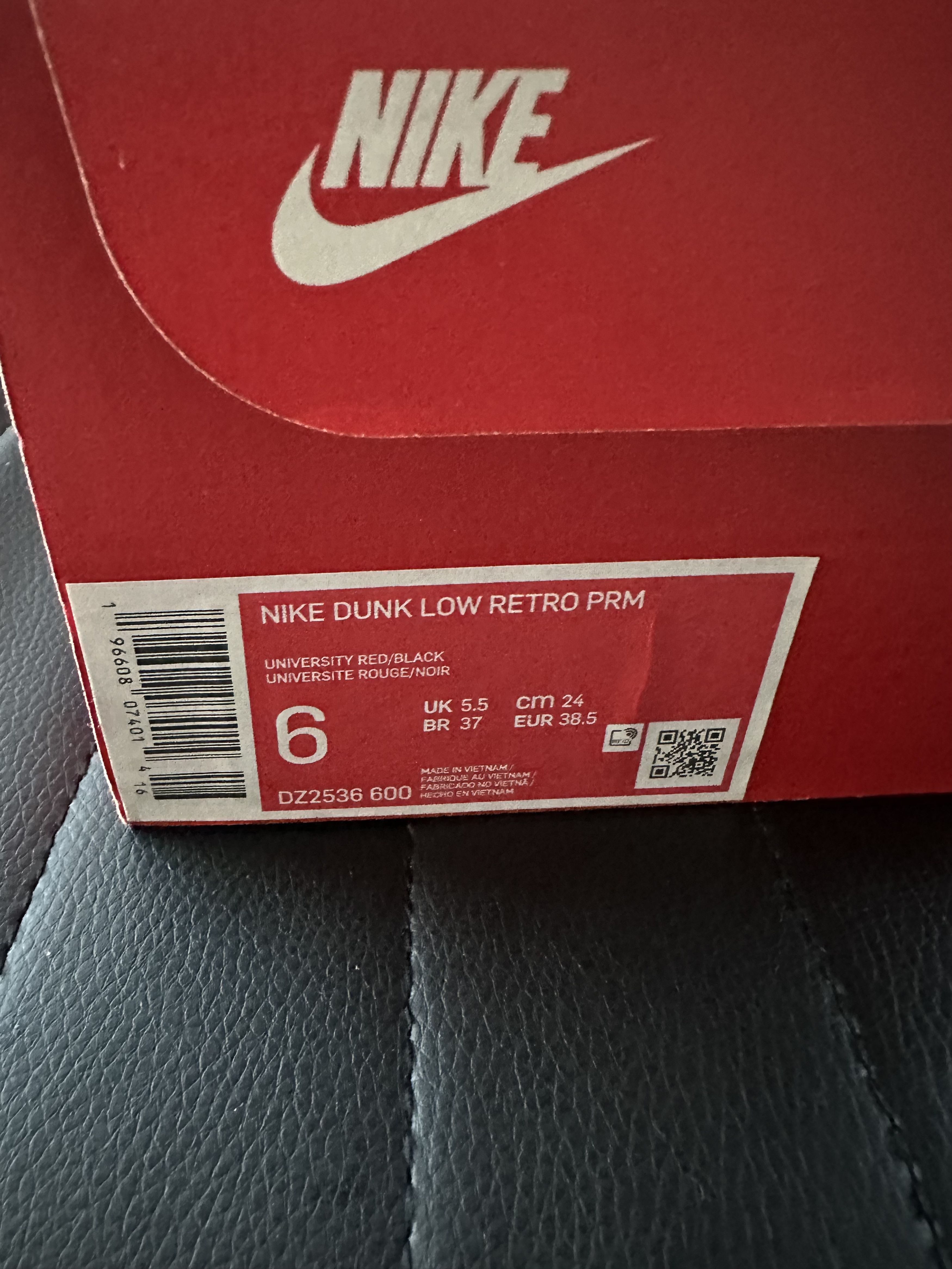 Jordan Brand × Nike PREOWNED NIKE DUNK LOW RETRO PRM "CHICAGO SPLIT" Size US 6 / EU 39 - 16 Thumbnail