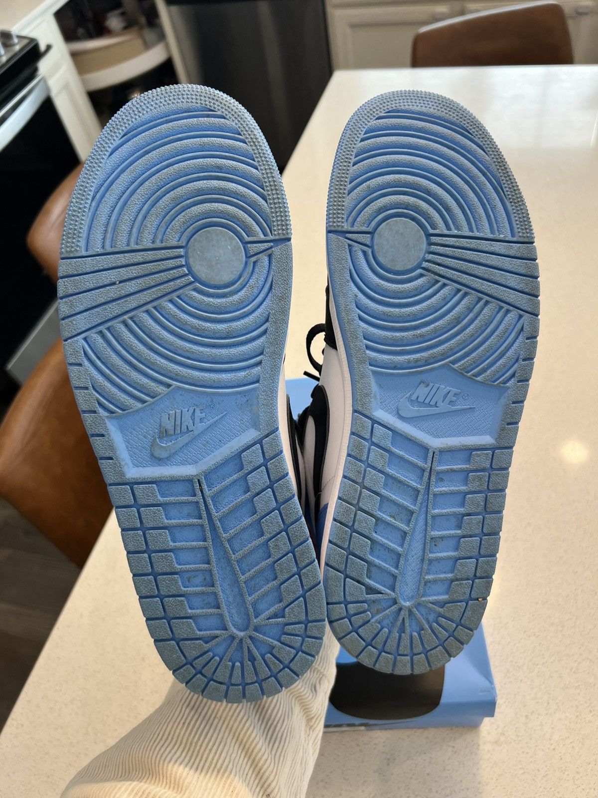 Jordan Brand Jordan 1 Retro High OG (UNC Toe) Size US 10.5 / EU 43-44 - 5 Thumbnail