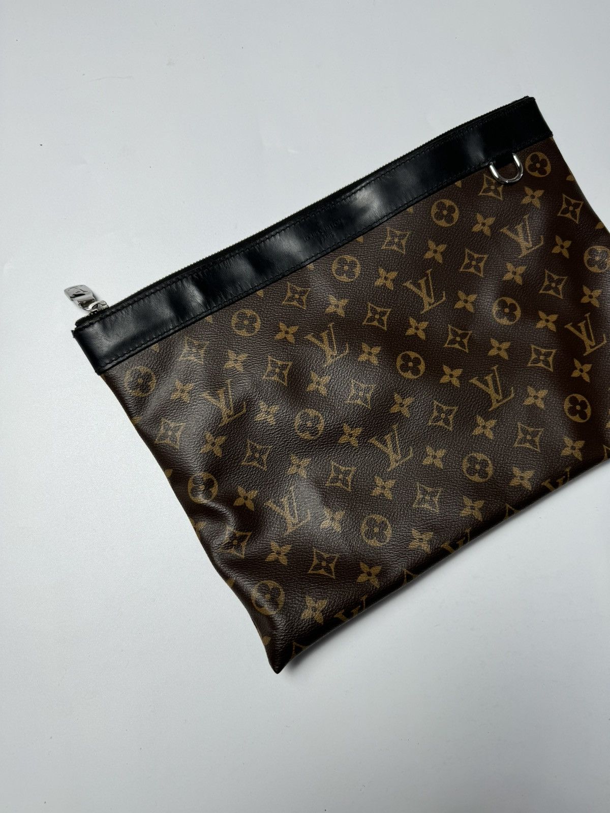 Louis Vuitton Louis Vuitton Monogram Canvas Discovery GM Pochette Size ONE SIZE - 2 Thumbnail