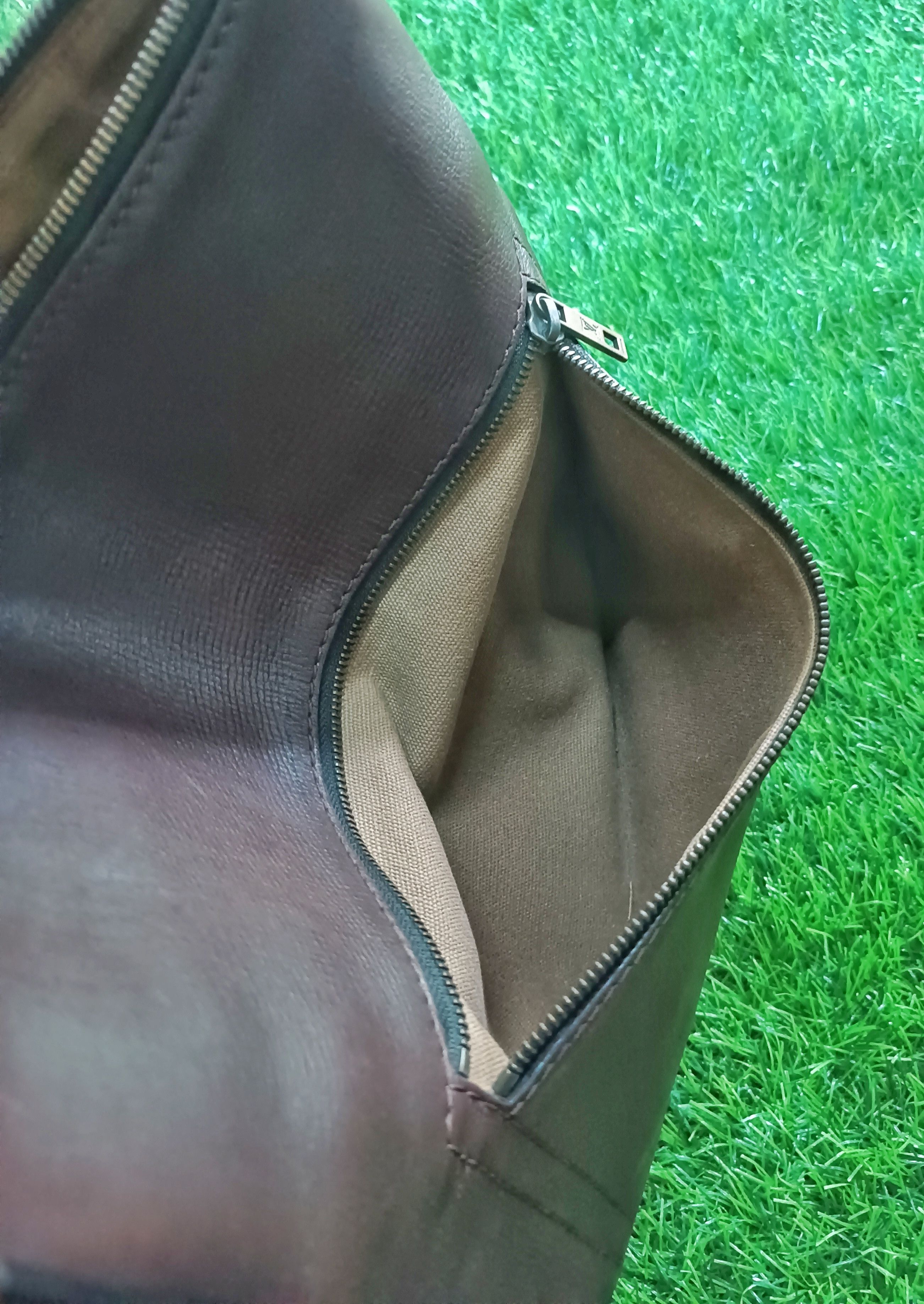 Louis Vuitton LV Louis Vuitton Shawnee Pochette Utah leather sling bag Size ONE SIZE - 5 Thumbnail
