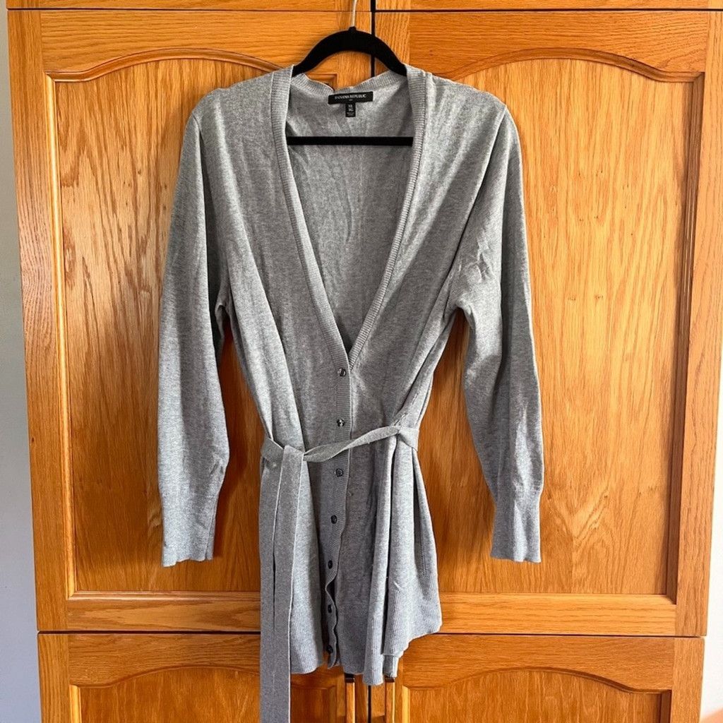 Banana Republic Button up grey cardigan with belt Size XL / US 12-14 / IT 48-50 - 1 Thumbnail