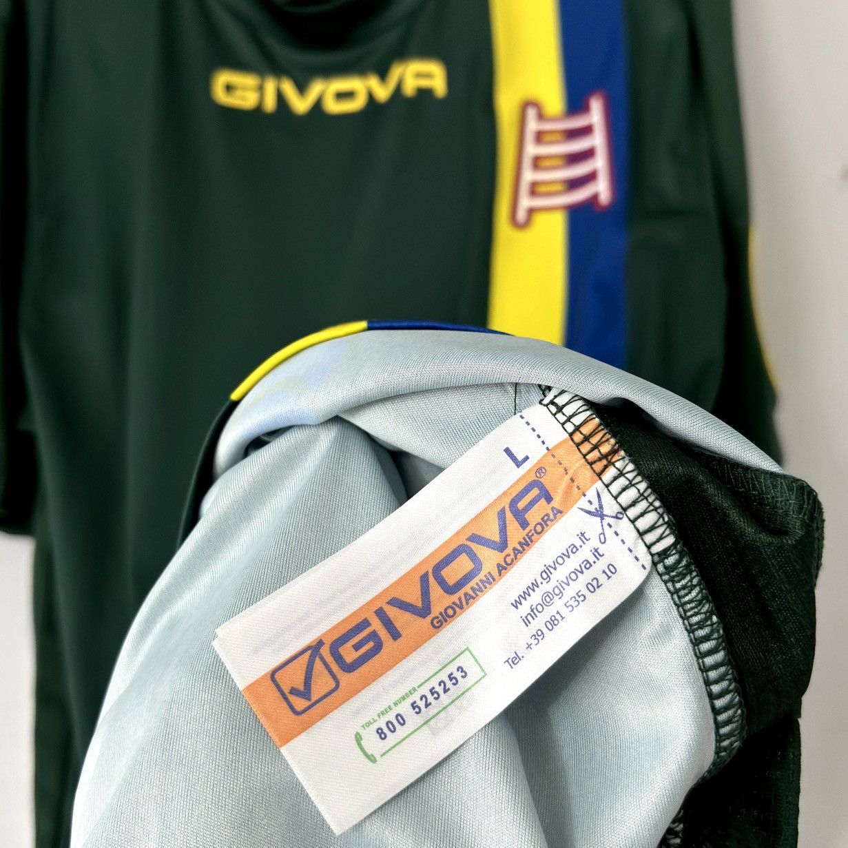 Other 2017 2018 Chievo Verona Givova Third Kit Soccer Jersey Shirt Size US L / EU 52-54 / 3 - 6 Thumbnail