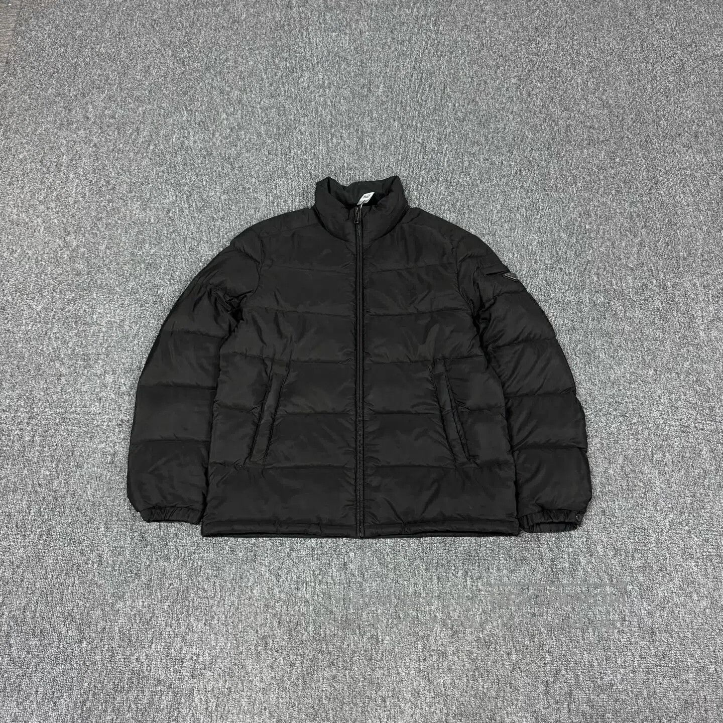 Prada Prada Delta-shaped collar, stand-up collar, down jacket| Size US L / EU 52-54 / 3 - 1 Thumbnail