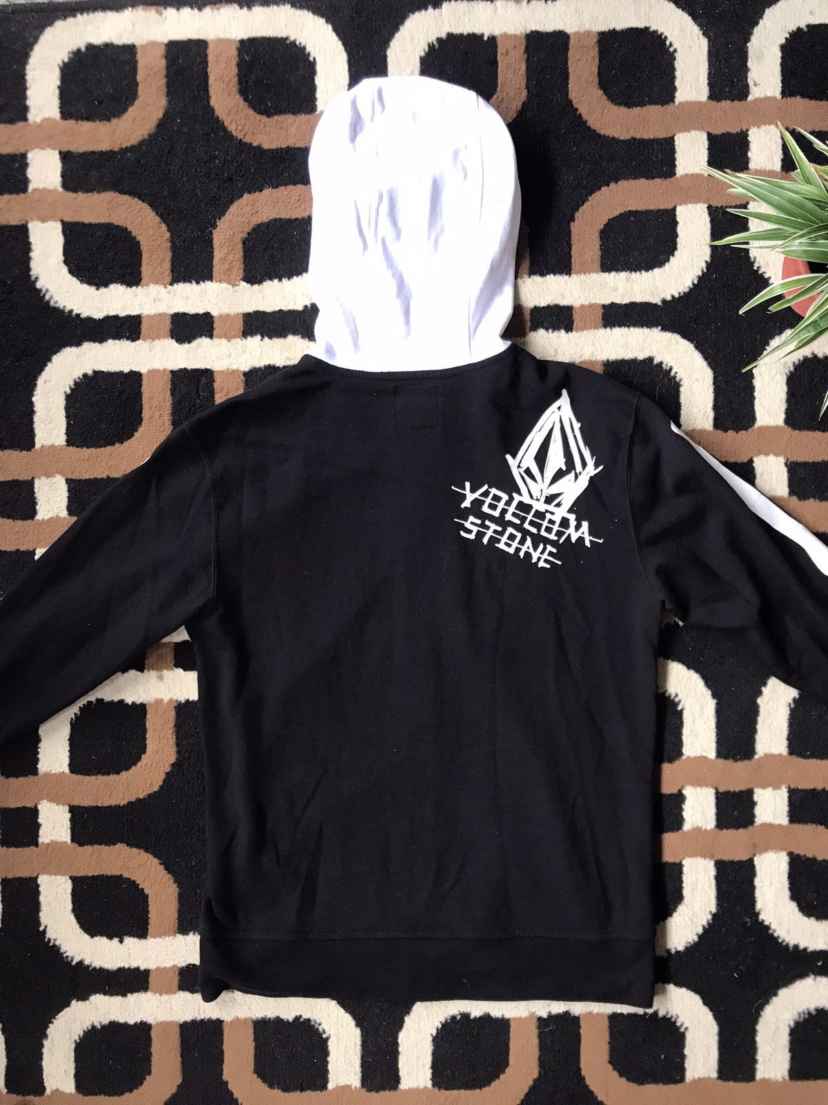 Volcom 🔥 🔥 OFFER ME NOW ‼️ Rare Volcom Skull Skeleton Hoodie Size US M / EU 48-50 / 2 - 12 Thumbnail