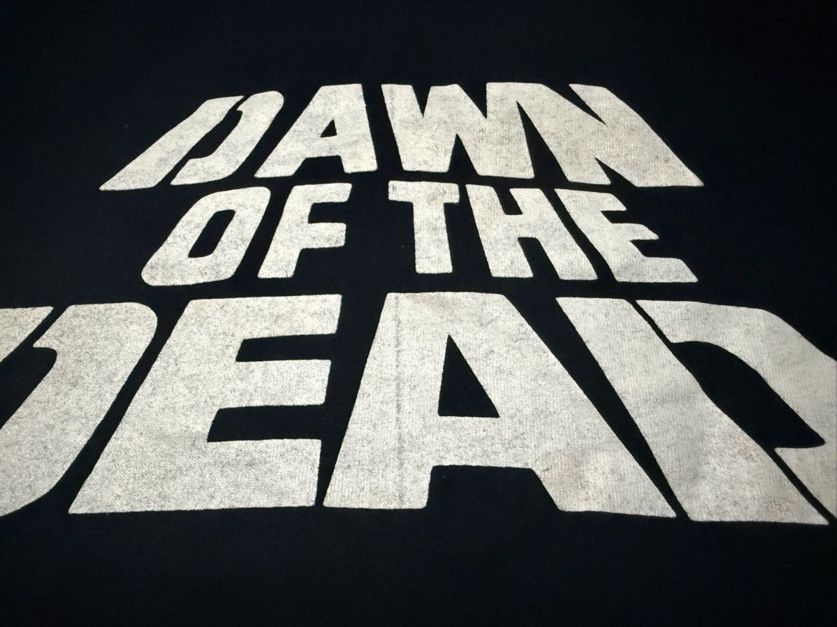 Vintage Vintage 2000s Dawn of the Dead T-Shirt Size US XL / EU 56 / 4 - 6 Thumbnail