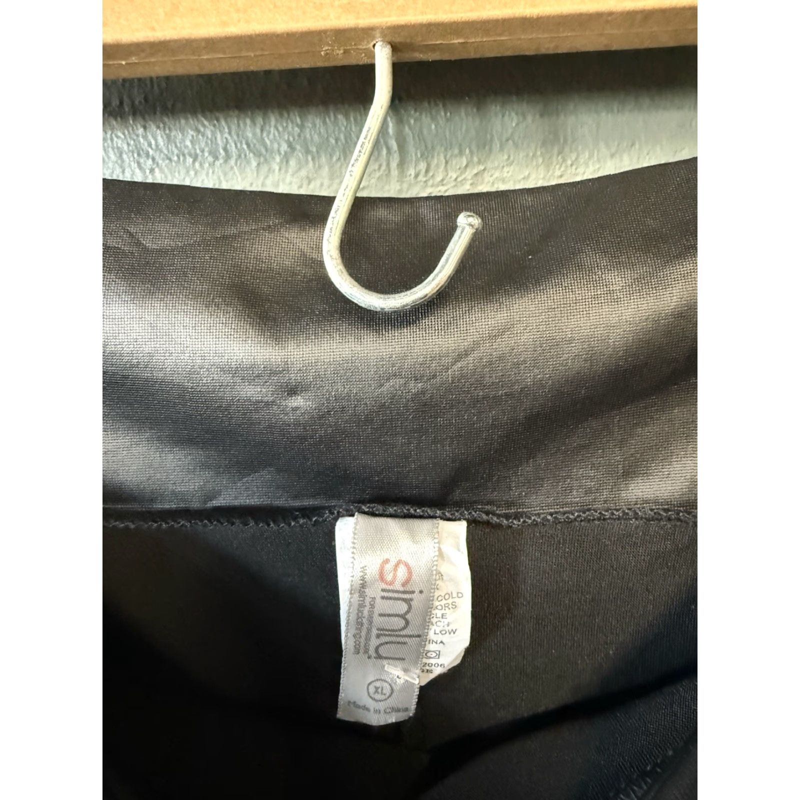 Vintage Simlu Women's XL Black Faux Leather Pencil Skirt Pull On - Knee Length, Solid, Regular, Size XL Size 40" / US 18 - 3 Thumbnail