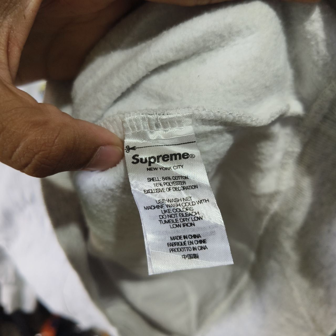 Supreme SS23 - Supreme Crest Logo Size US M / EU 48-50 / 2 - 5 Thumbnail