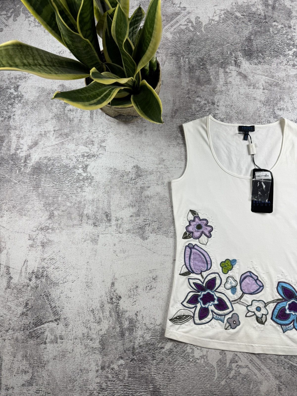 Escada Sport Escada Sport Embroidered Flowers Small Sleeveless White Luxury Tank Trotter Top Size S / US 4 / IT 40 - 2 Thumbnail