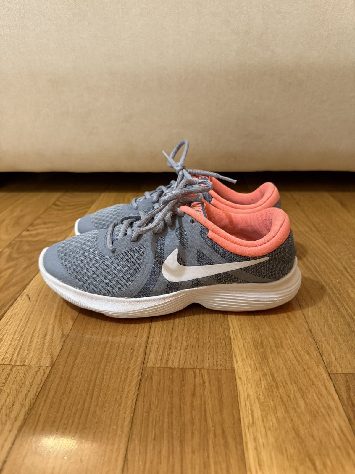 Nike Nike Revolution Trainers Size US 6.5 / IT 36.5 - 3 Thumbnail